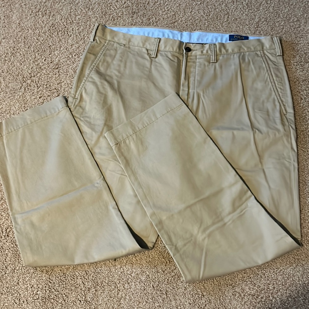 Men’s khaki pants